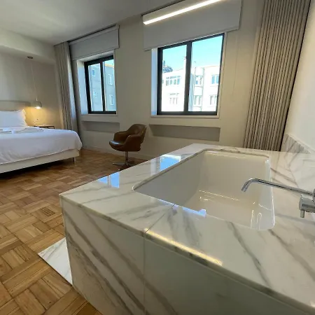 Beautiful Over Bolhao Market Apartment